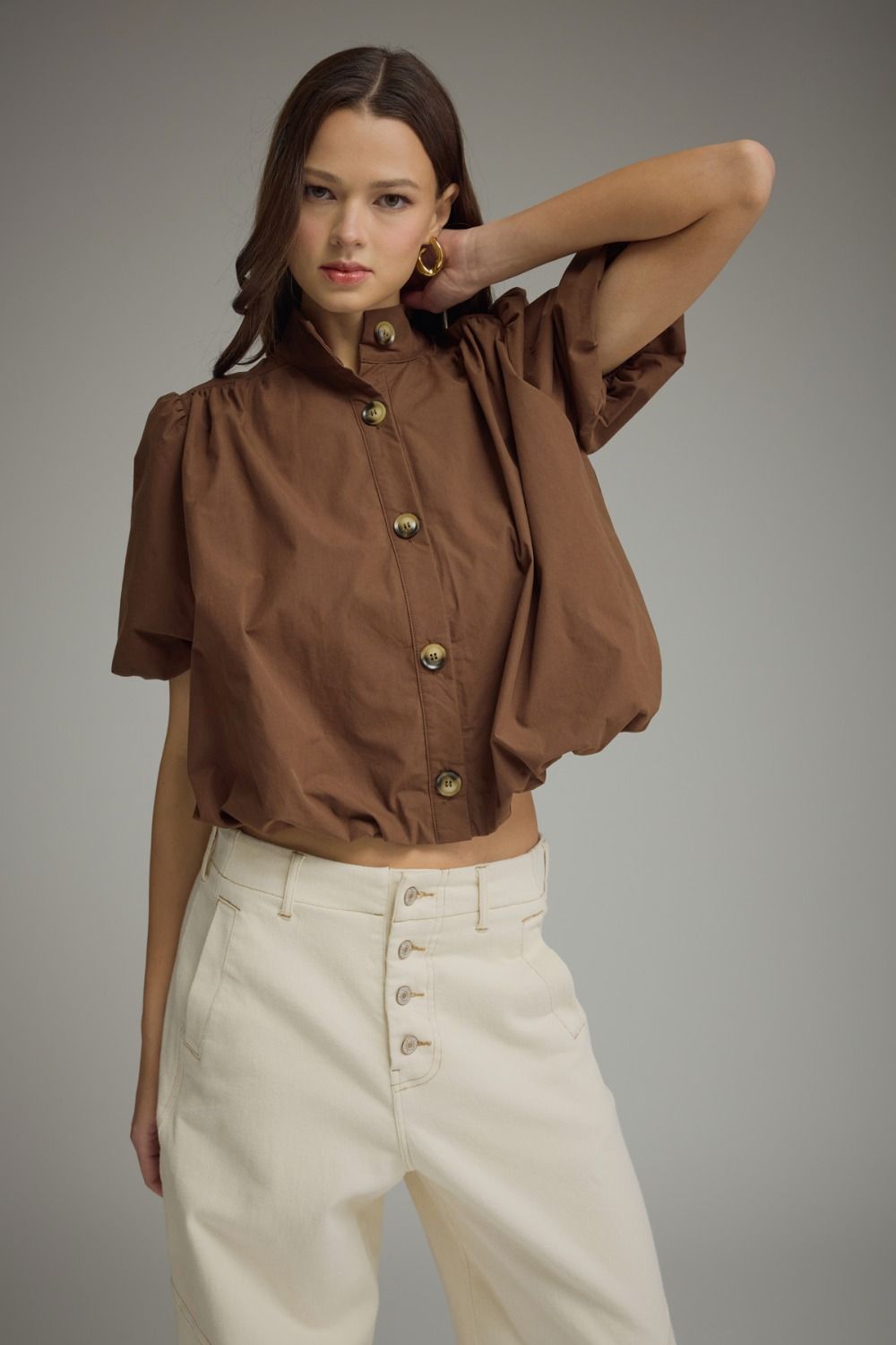 Entro brown button up top