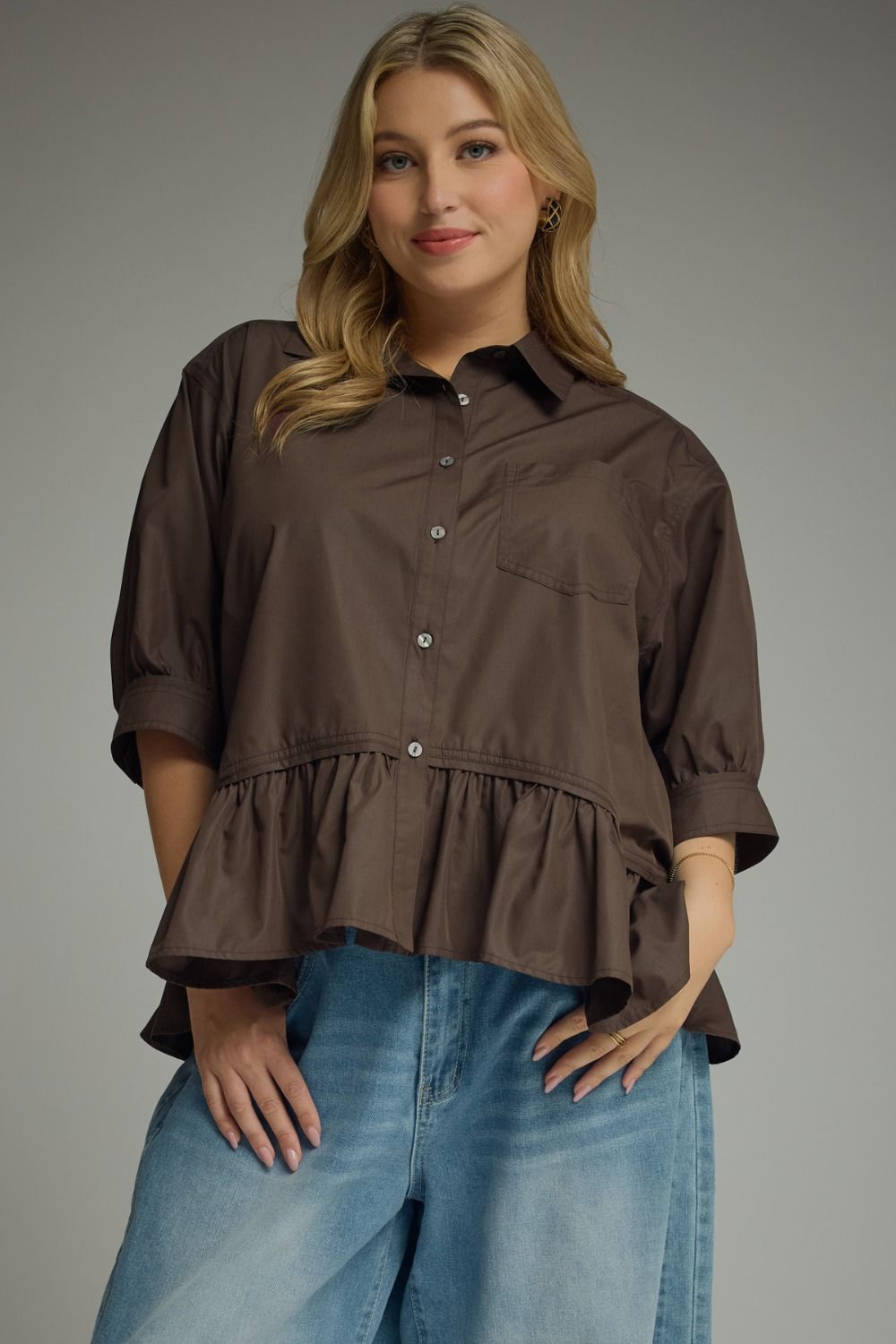 Brown curvy girl entro top